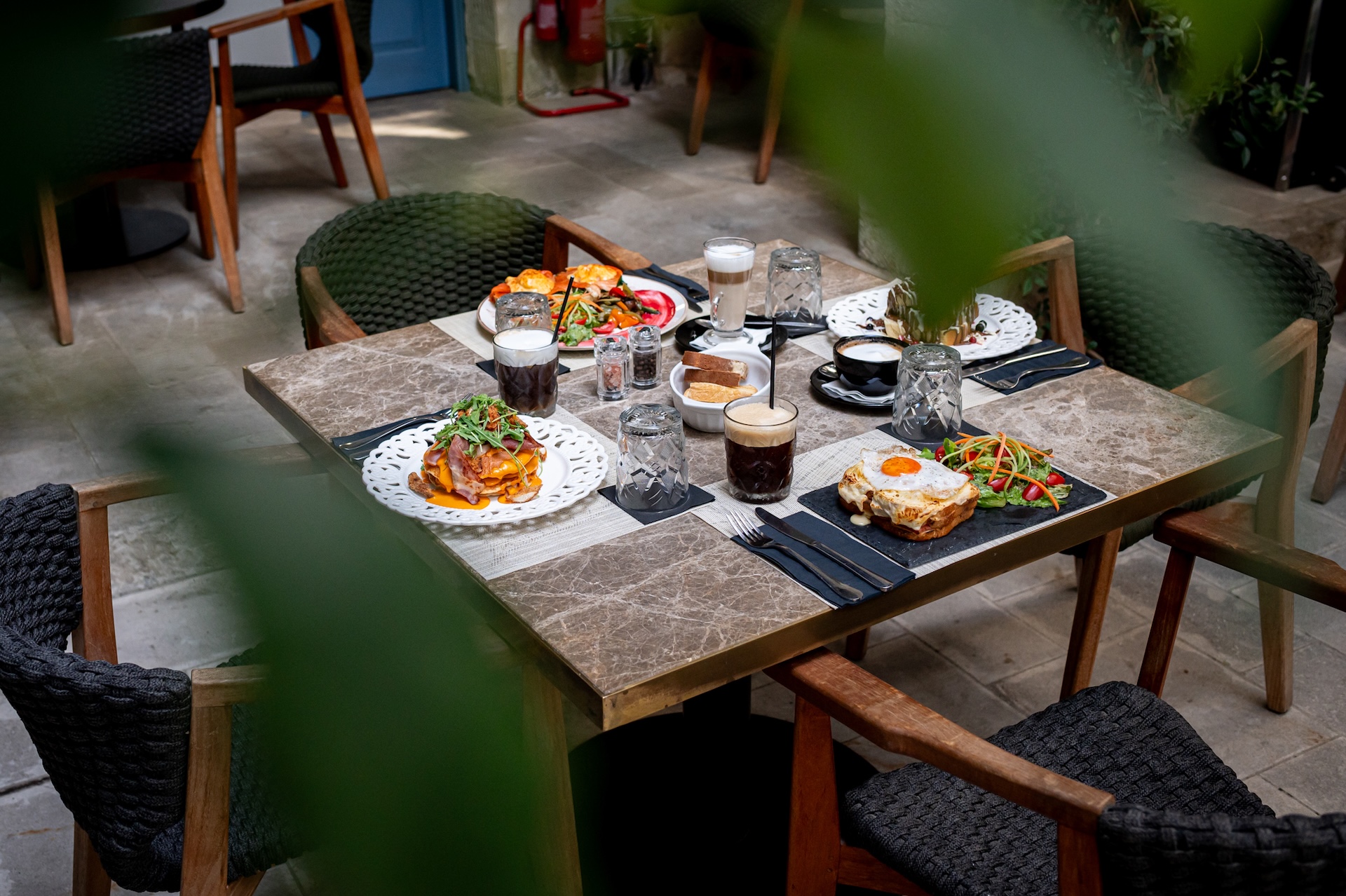 brunch-table